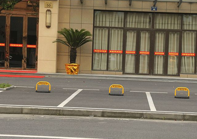 車位鎖升起時(shí)，會(huì)不會(huì)刮傷車輛底盤？