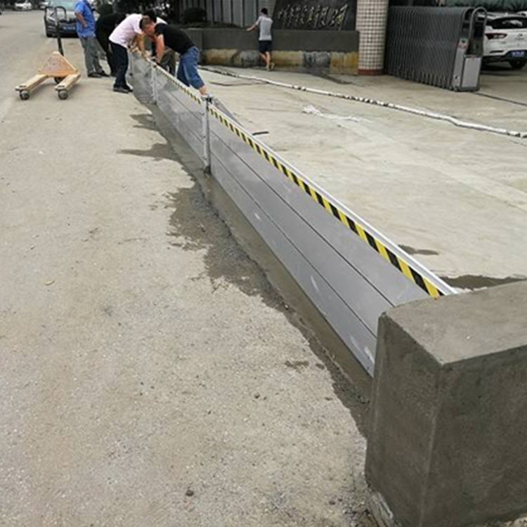 廣東多地暴雨預(yù)警，龍舟水”來襲 街道一片汪洋